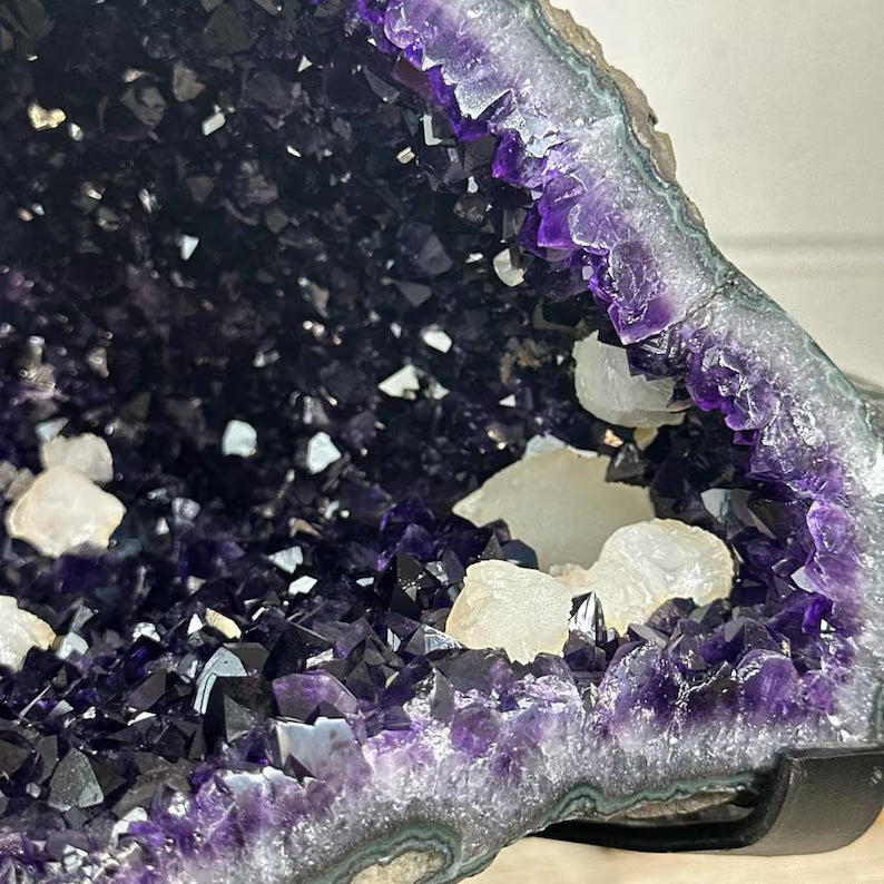 Massive Top Grade Natural Amethyst Geode from Uruguay - MWS2995, 21kg - 32x41x26cm