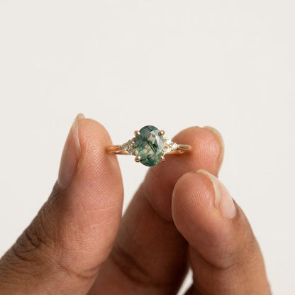 Ny & Trendy 14K Goldplated ( 925s Silver ) Art Deco Vintage Ring - med oval 8x10mm Green Moss Agate Quartz sten og Zirkoner