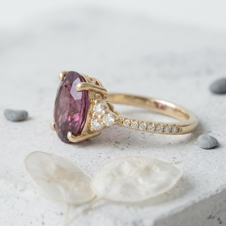 Vakker Art Deco "Solitaire" enstens Purple Ruby 10x12mm Spinell Ring, Gold Vermeil ( 925s Silver )