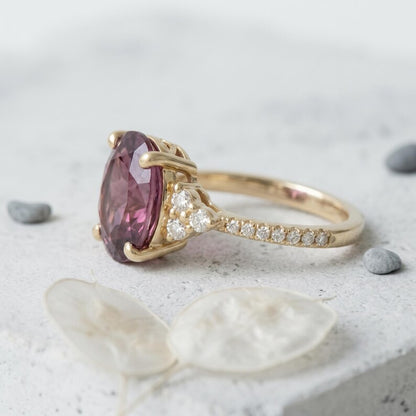 Vakker Art Deco "Solitaire" enstens Purple Ruby 10x12mm Spinell Ring, Gold Vermeil ( 925s Silver )