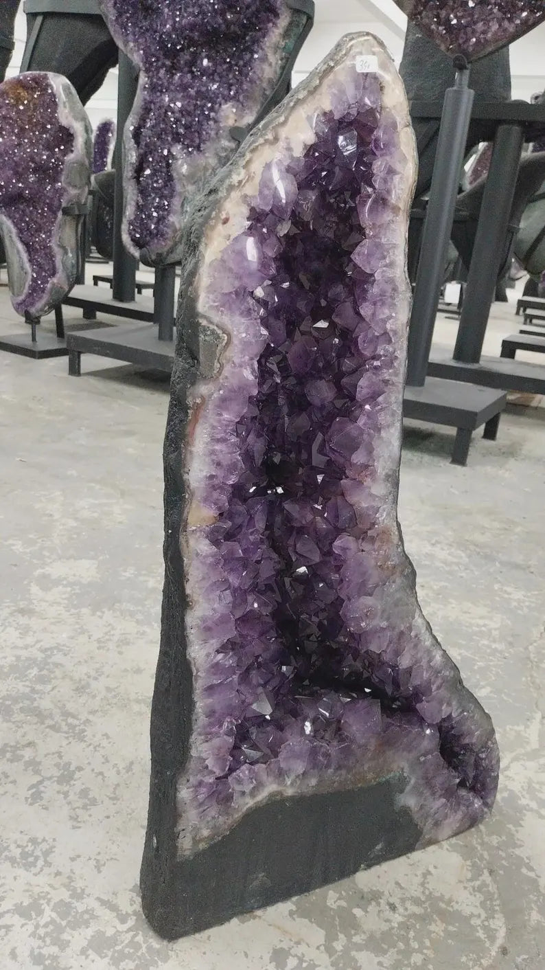 Månedens Utvalget / AMETYST GEODE - Inntil 40% OFF + Fri Frakt - 89x23cm - 46Kg mined in Brazil