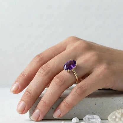 Vakker Mareshia "Solitaire" enstens 11x9mm Ametyst Ring, Goldplated ( 925s Silver ), Str. 54