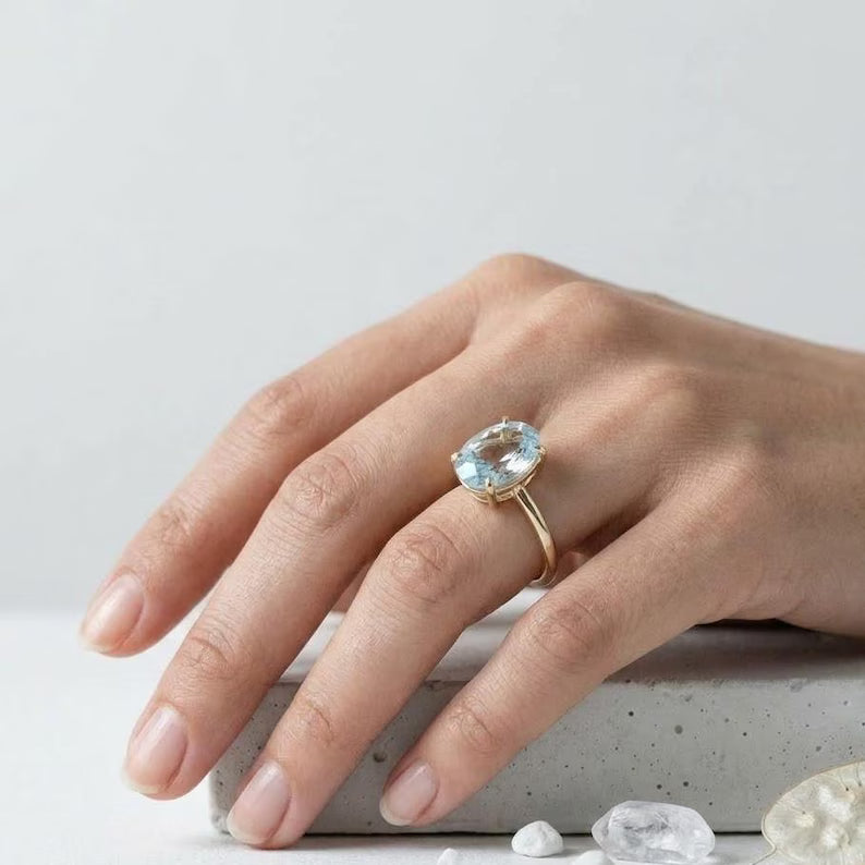 Vakker og Mareshia "Solitaire" enstens 10x8mm Aquamarine Ring, Gold Vermeil ( 925s Silver )