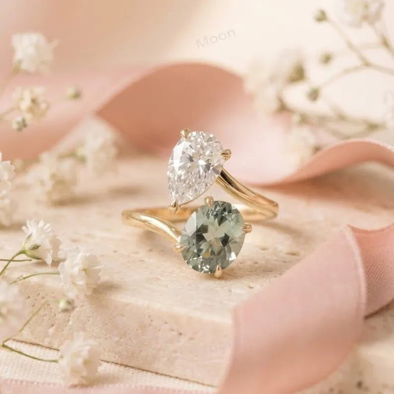 Ny og vakker "Toi et Moi" Ring - 14k Gold ( 925s Silver ) Pear Moissanite & Green Amethyst ( Lab Created ) Double Stone