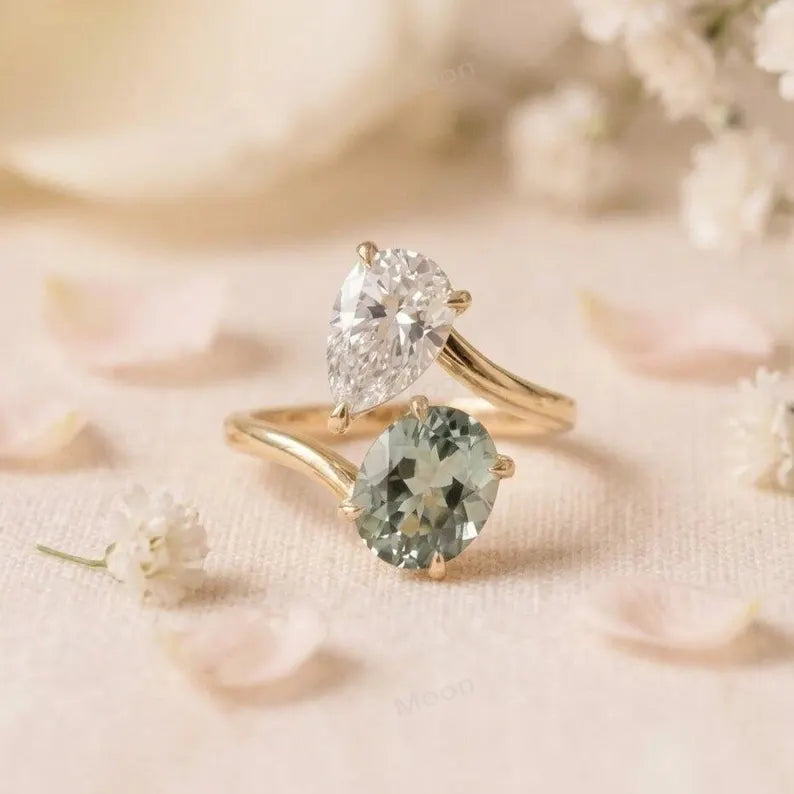 Ny og vakker "Toi et Moi" Ring - 14k Gold ( 925s Silver ) Pear Moissanite & Green Amethyst ( Lab Created ) Double Stone