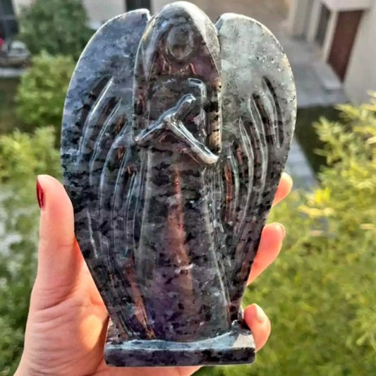 Vakker og ekstra stor 15cm Larvikitt Engel