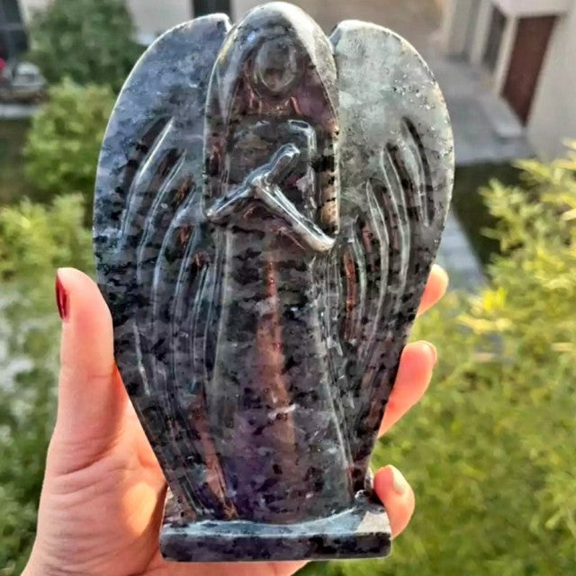 Vakker og ekstra stor 15cm Larvikitt Engel