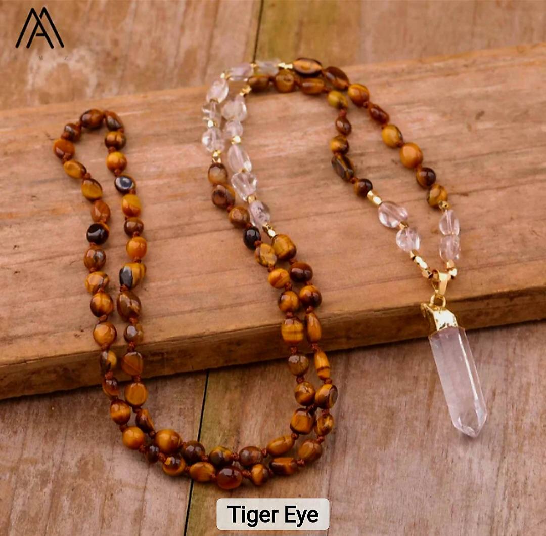 NYE MALA CRYSTAL KJEDER TIGERØYE m/Clear Quartz Spissanheng