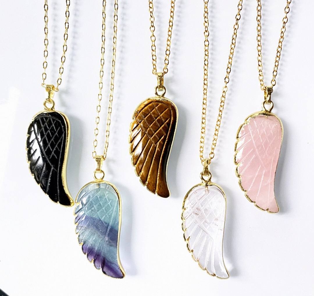 Nye MiCCI Design Angel Wings Necklace., Gold Electroplated - 5 stentyper