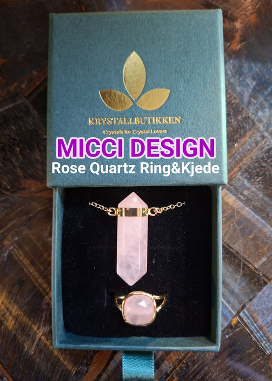 Vakkert MICCI DESIGN SMYKKESETT - Quartz Point Necklace + Ring , 18 Gold Electroplated