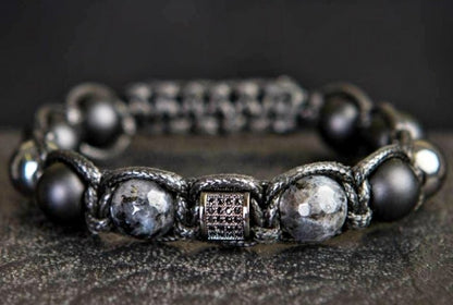 KAMPANJE /Trendy og Exclusivt Shambhala ArmbÅnd , Larvikitt, Hematitt og Sort Onyx  , unisex og justerbare