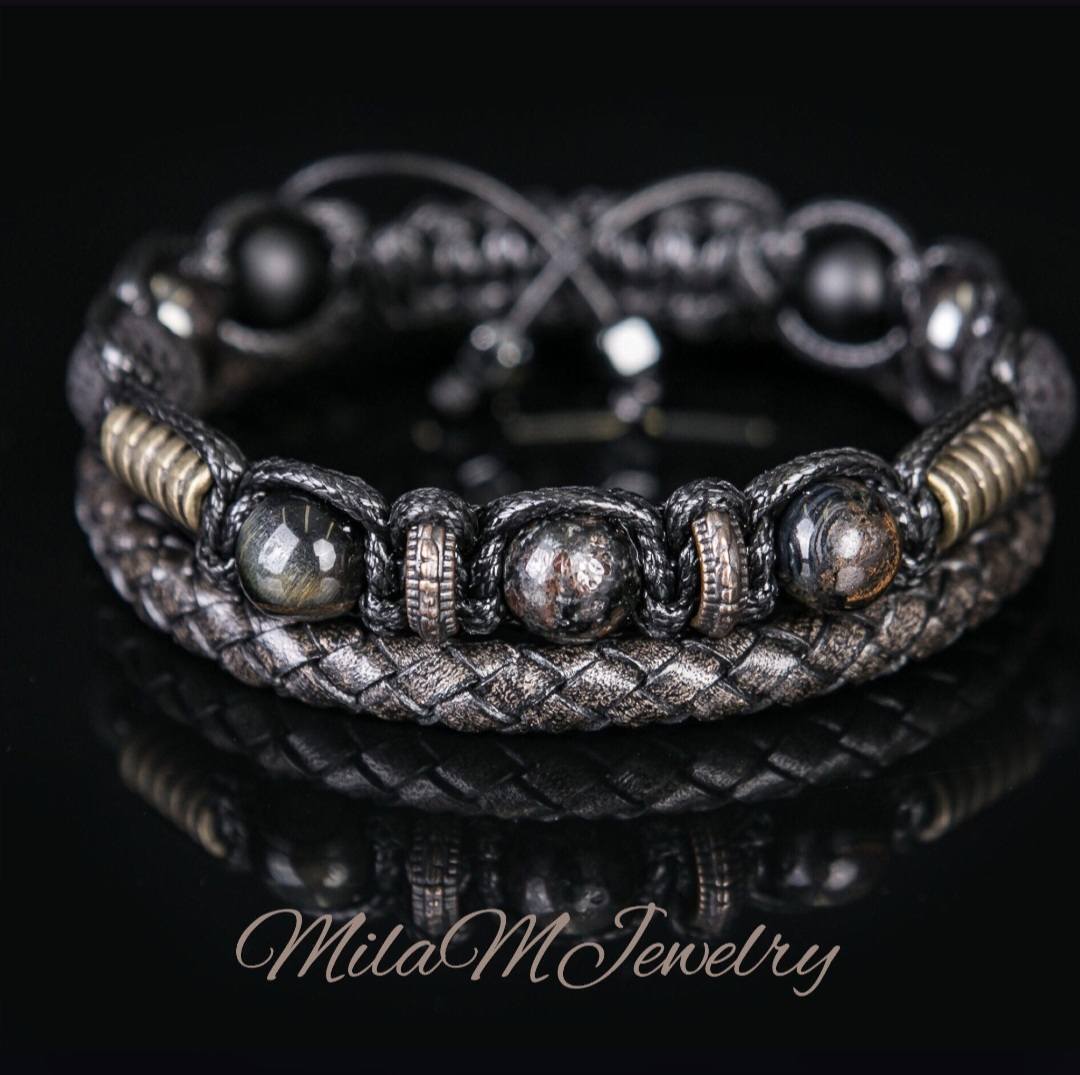 Trendy og Exclusivt Shambhala ArmbÅnd , Biotite ( Black Mikastone), Blue Tigereye ( Hawks Eye ) Matt sort Onyx, Lavaston