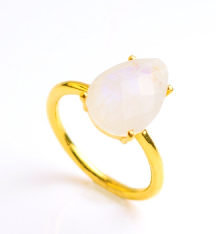 Vakre "Solitair Tear Drop" Designring m/enkel innfatning og 12x9mm sten, Moonstone - June Birthstone