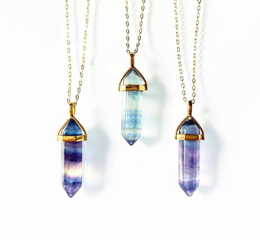 Vakre, Fluorite Rainbow Pendelanheng ca. 40x10mm m/kjede, Goldplated