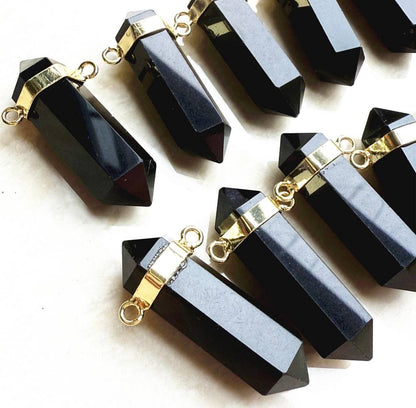 Sort Obsidian kjede m/ spissanheng, Goldplated