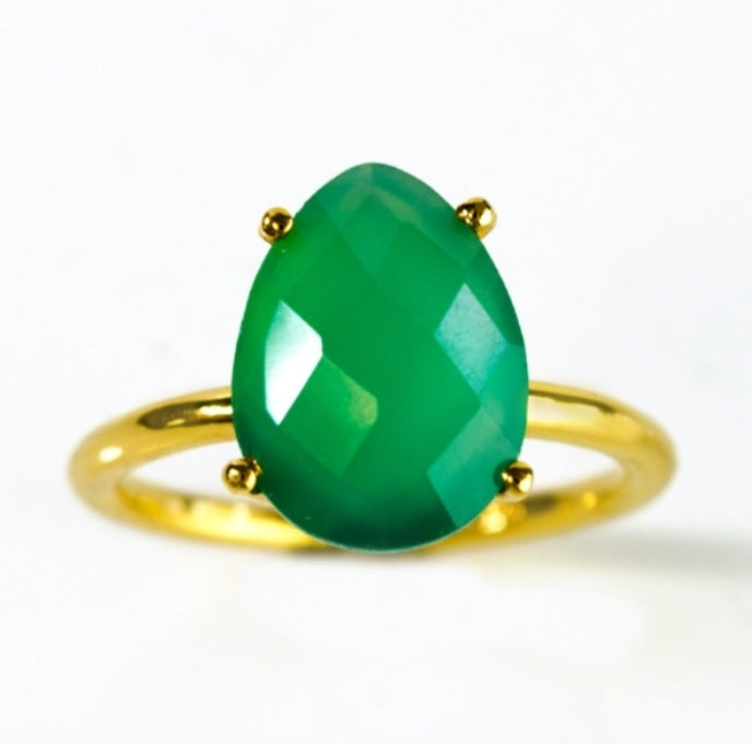 Vakre "Solitair Tear Drop" Designring m/enkel innfatning og 12x9mm sten, GREEN ONYX - MAY Birthstone