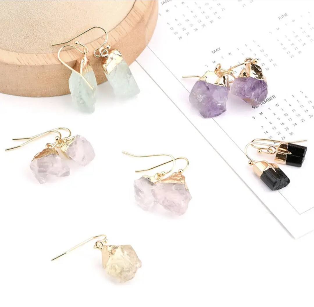 Elegante og enkle øredobber i Ice Cube Drop Design m/krok, Goldplated - RAW GREEN FLUORITE, Small Size