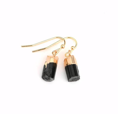 Elegante og enkle øredobber i Ice Cube Drop Design m/krok, Goldplated - RAW BLACK Toarmaline, Small Size