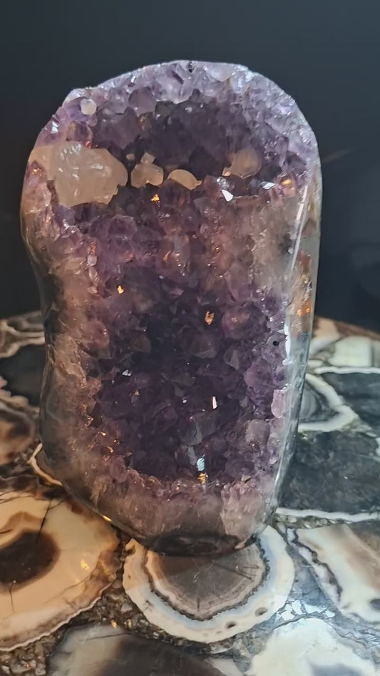 MÅNEDENS UTVALGTE / Natural ARTIGA Uruguay Amethyst Cathedral Geode, ca. 13cm - 1.2kg