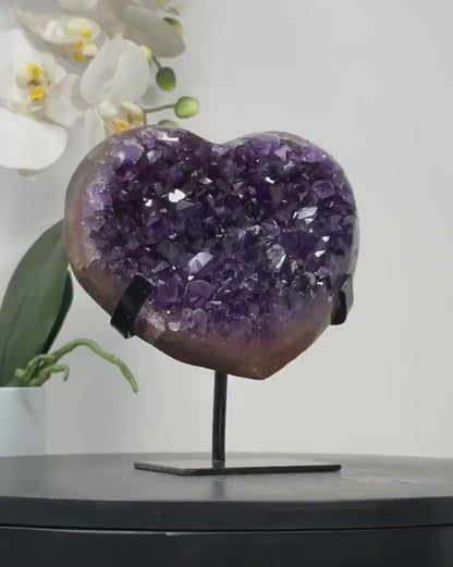 Månedens Utvalgte / Natural Deep Purple Uruguay Amethyst Heart Carving, Unique Piece, HST0266, 1kg - 16x13.5cm
