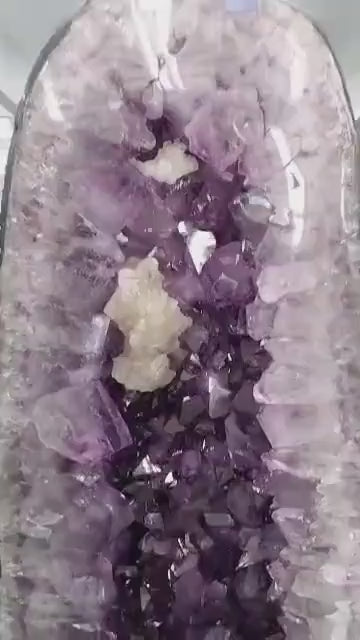 Månedens Utvalgte/ AMETYST GEODE W/CALCITE - Inntil 40% OFF + Fri Frakt - 75x25x29cm - 57Kg mined in Brazil - ALL INCLUSIVE