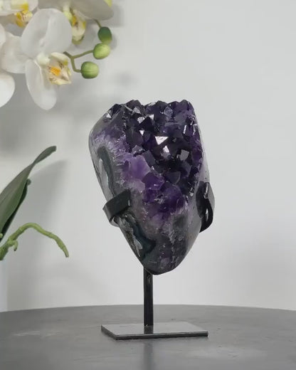 MÅNEDENS UTVALGTE / Top Grade URUGUAY Amethyst Crystal - Metal Stand included - MWS1825, 14.5x8cm, 1.1KG