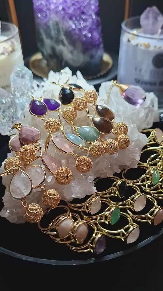 BESTELGER SMYKKESETT ( Micci Design Ring + Øredobber )
