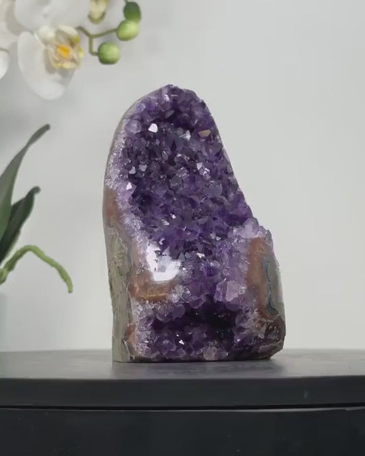 MÅNEDENS UTVALGTE / Natural Amethyst Cathedral with Deep Purple Crystals, CBP1105 - 13x8cm