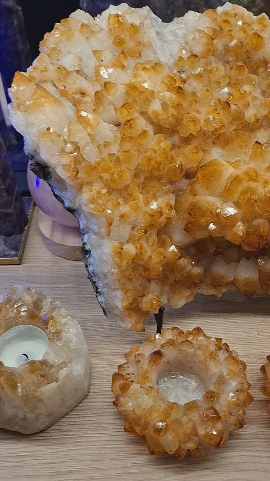 Superflott og stort World Class Brazilian Citrine ( Heated ) Cluster med stativ , ca, 26x24cm - 5kg