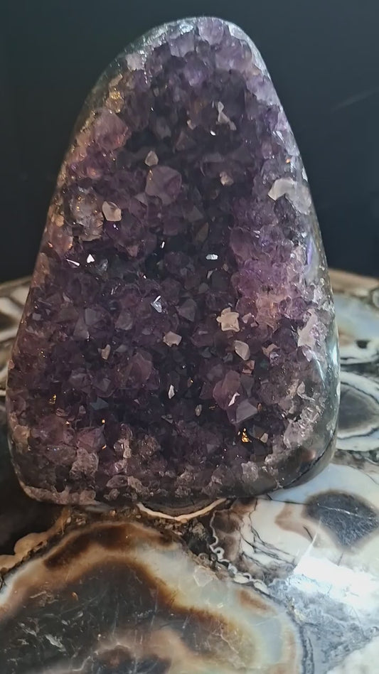 MÅNEDENS UTVALGTE / Natural ARTIGA Uruguay Amethyst Cathedral Geode, ca. 12.5cm - 1.13kg