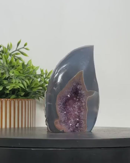 MÅNEDENS UTVALGTE / Natural Uruguay Amethyst Agate & Jasper Stone Flame Carving, 13x8cm - FST0157