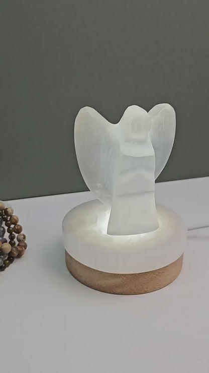 Vakker, håndlaget Moroccan Angels ca. 10cm med dekorativ Led Trebase og lysjustering