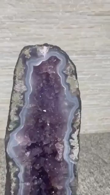 Månedens Utvalgte / Inntil 40% OFF - AMETYST GEODE - Total Weight 31.6kg - 69cm Høy - 23cm bredde - 23cm Dybde