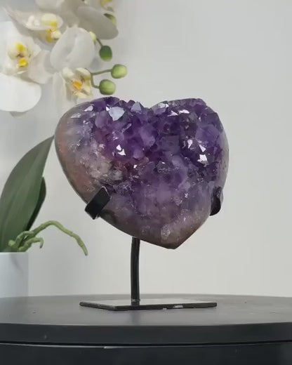 Månedens Utvalgte / Stunning Natural A+ grade Amethyst Crystal Heart, Unique Piece, HST0259, 1kg - 14,5x 12.5cm