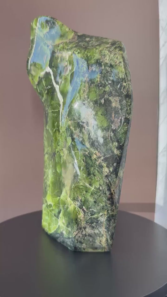 Supervakker og unik NEPHRITE JADE & SERPENTINE Stone Freeform Decorasjon, 23x13cm - 2KG