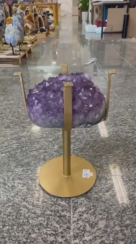 MÅNEDENS UTVALGTE / 40% OFF - Extra Plus Amethyst AAA+ Quality Geode Coffe - Side table Golden Metal Frame Table w/Druzy big Cluster, 16.3kg, ca.45x30cm, Høyde 45cm