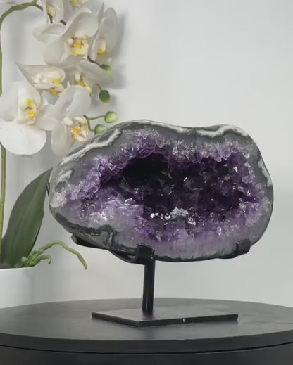 Natural Uruguayan Amethyst Geode on Stand - MWS2562, 4.5kg - 19x17x16cm