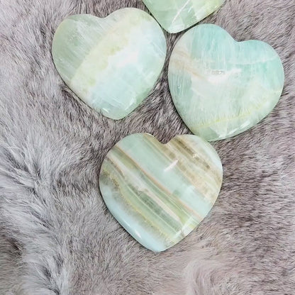 Stort og flott Carribean Calcite Green banded ( mønstert ) Pistachio Hjertesten , XL ca. 65 - 70mm