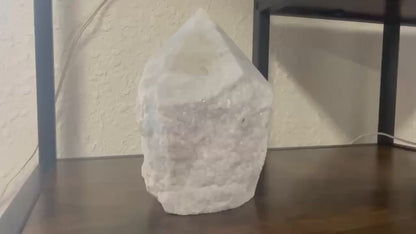 Large Blue Calcite Kvarts Råkrystall lampe m/trebase, ca. 17cm x 10cm - 3kg.. LARGE