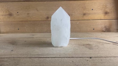 Raw White Brazilian Quartz Polished Top Point Tower Lamp w/ Led Woodenbase, ca. 1KG - 17.5cm
