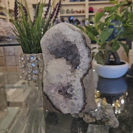 Unique & Exclusive Brazilian Grey & White Ametyst Quartz Home Decor Geode, 17x11cm&nbsp;