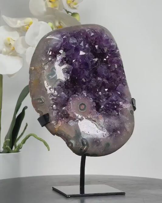 Månedens Utvalgte / Unique Uruguay Amethyst Geode with Stalactite Eyes & Deep Purple Crystals - 1.55kg - 21.5x14x8cm, MWS1585