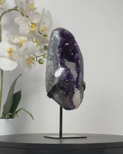 Månedens Utvalgte / Natural Uruguay Amethyst Geode with Green Jasper Shell & Calcite - MWS2353, 24x9.5cm - 2kg