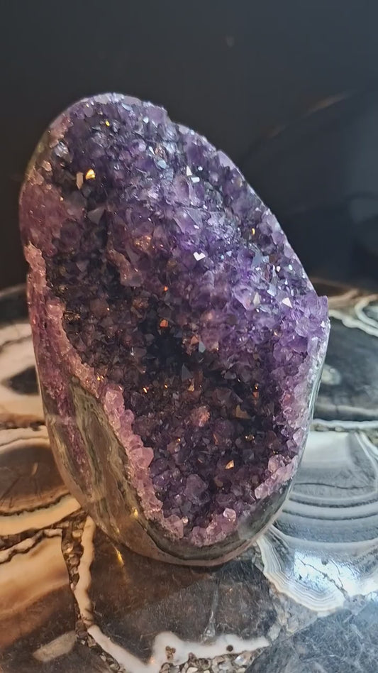 MÅNEDENS UTVALGTE / Natural ARTIGA Uruguay Amethyst Cathedral Geode, ca. 11cm - 850gram