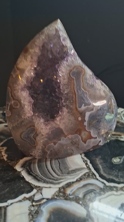 MÅNEDENS UTVALGTE / Natural Amethyst & Agate Stone Flame Carving, 13.5x12.5cm FST0158