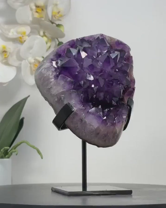 MÅNEDENS UTVALGTE / Natural Amethyst Cluster with Large Shiny Crystals - MWS1970, 2.3kg - 19.5x12.5cm