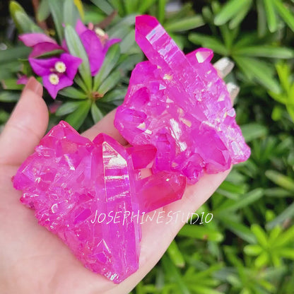 Black November / Superflotte og unike Aura Quartz Clustre, 80 - 100gram, Leveres i 4 farger , Green, Pink, Blue, Gold Rainbow