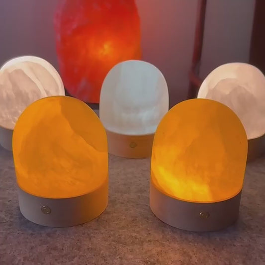 Superflotte Selenite Lamper med integrert trebase og oppladbart batteri m/touchkontroll, 10x12cm