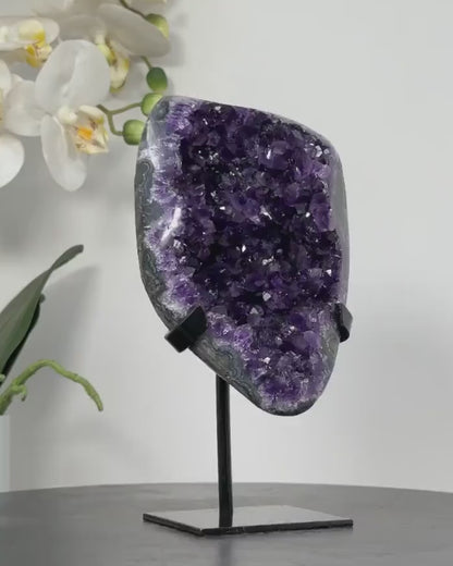 MÅNEDENS UTVALGTE / Natural A+ Uruguayan Amethyst Geode with Stand, 1.2KG - 18x10cm, MWS1831