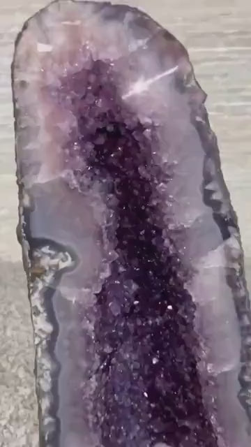 MÅNEDENS UTVALGTE / KAMPANJE HIGH QUALTY BRAZILIAN AMETYST GEODE m/Calcite - Inntil 40% OFF + Fri Frakt, 19kg - 53x17cm
